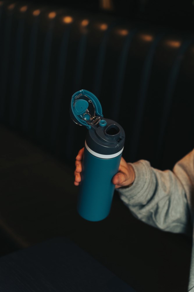 Omni Sip verschließbare Flasche aus RCS-reSteel, 720ml